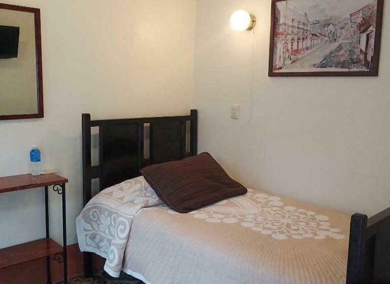 ユースホステル Posada Galeria Alberto Sedas