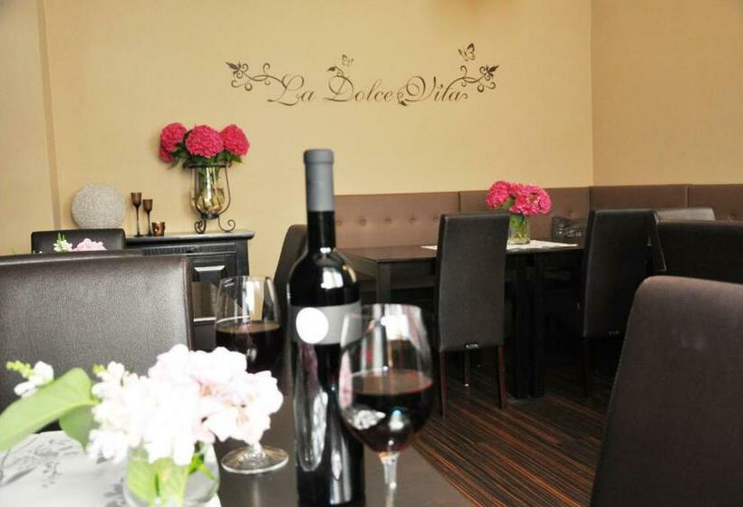 ユースホステル Kirchenwirt Heinrich Gasthof