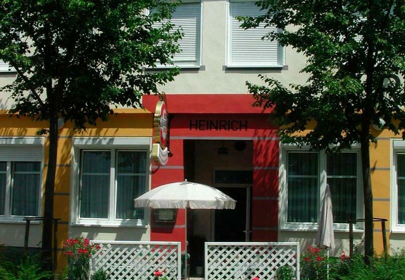 ユースホステル Kirchenwirt Heinrich Gasthof