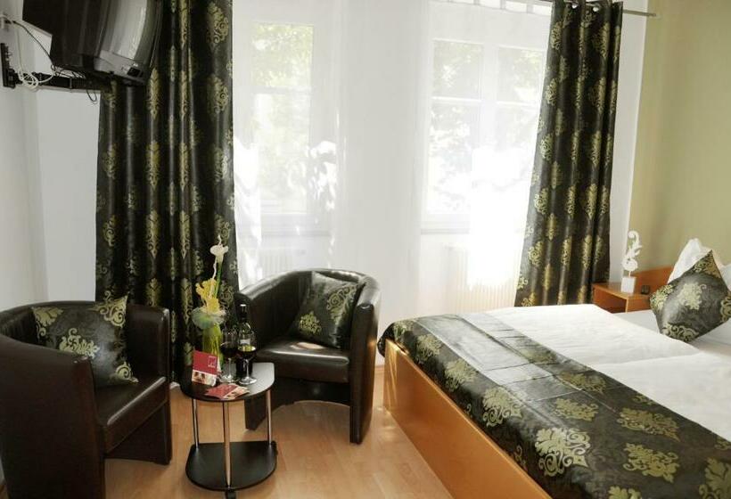 ユースホステル Kirchenwirt Heinrich Gasthof