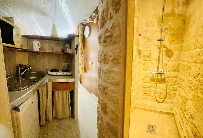 مبيت وإفطار Le Mas Des Mathes, Chambres D Hôtes, Studios