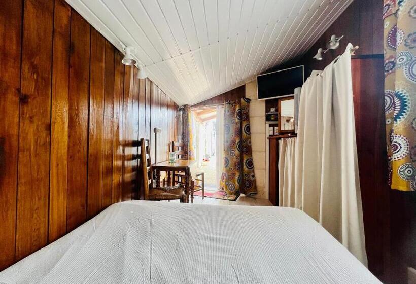 مبيت وإفطار Le Mas Des Mathes, Chambres D Hôtes, Studios