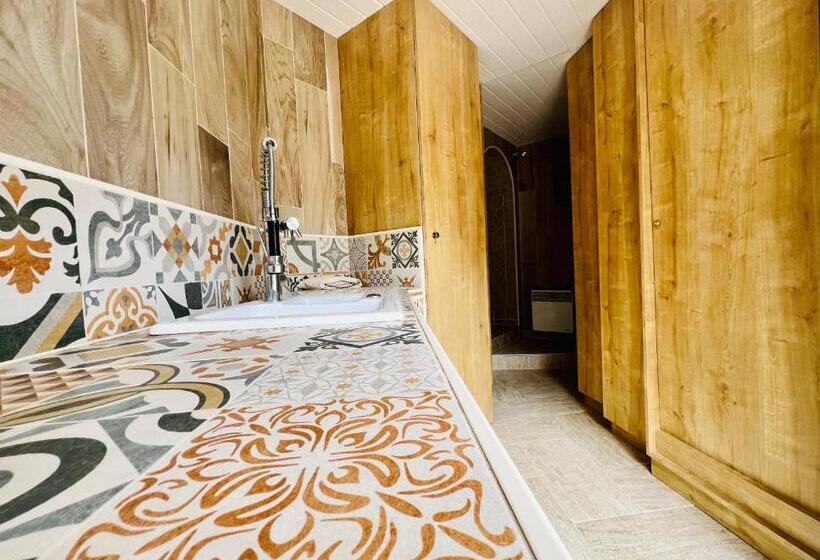 مبيت وإفطار Le Mas Des Mathes, Chambres D Hôtes, Studios