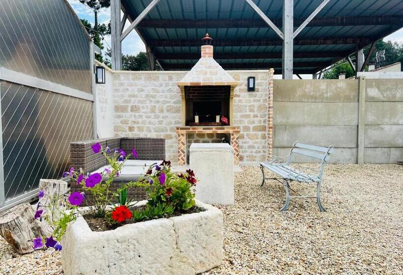 مبيت وإفطار Le Mas Des Mathes, Chambres D Hôtes, Studios