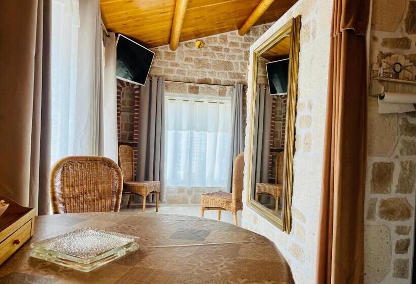 مبيت وإفطار Le Mas Des Mathes, Chambres D Hôtes, Studios