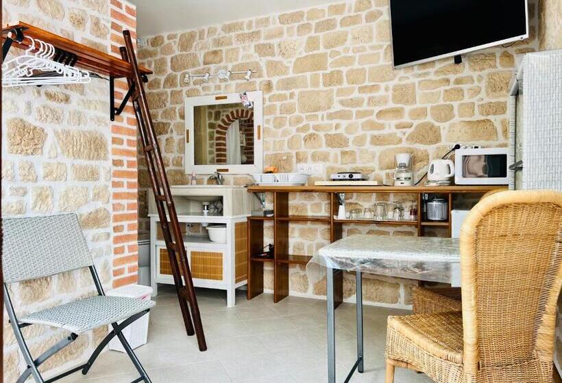 مبيت وإفطار Le Mas Des Mathes, Chambres D Hôtes, Studios