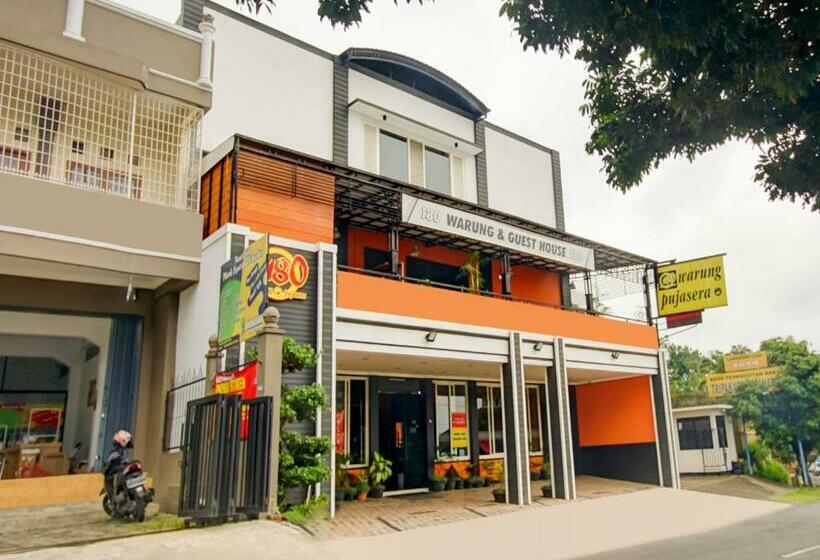 Hotel Vaccinated Staff Oyo 90151 Guest House 180