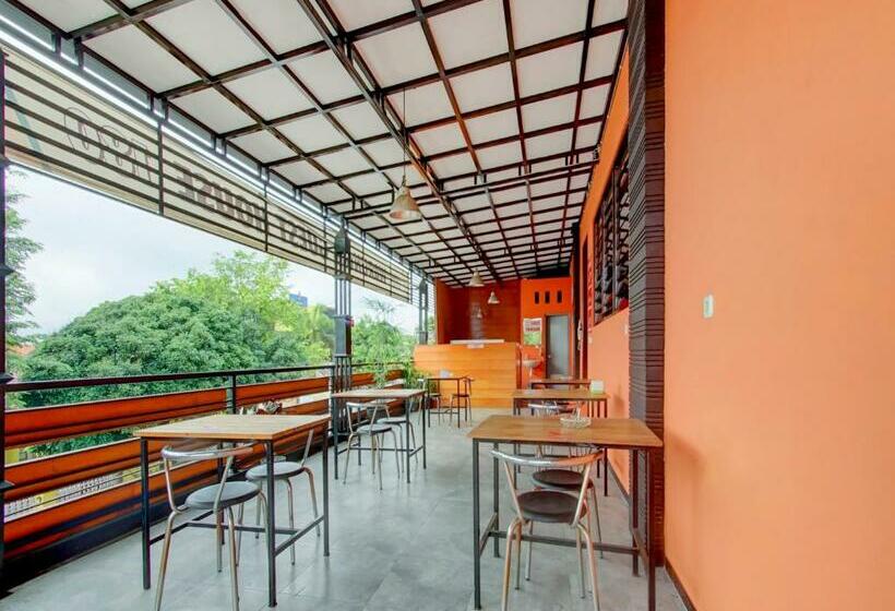 Hotel Vaccinated Staff Oyo 90151 Guest House 180