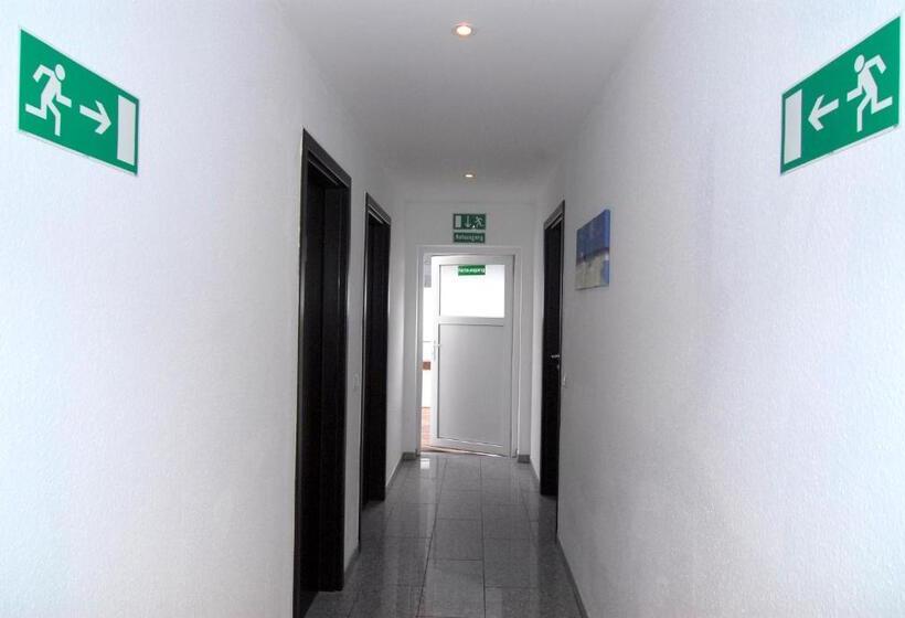 펜션 Monteurwohnung Ferienwohnung Krings Baptistastr 2a