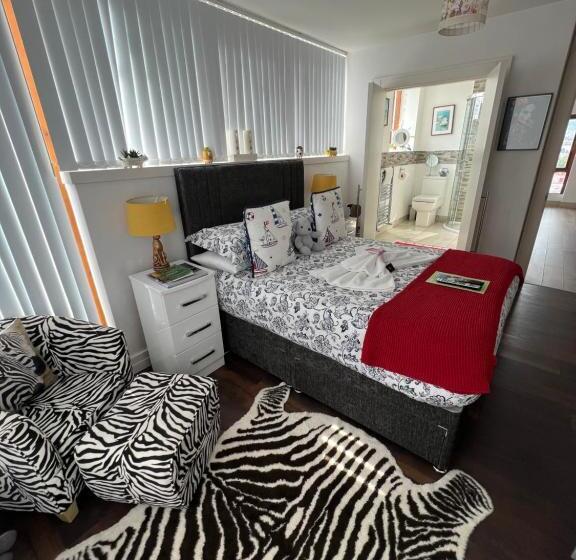 James Clow Bed & Breakfast