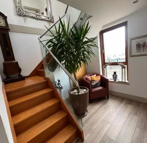 James Clow Bed & Breakfast