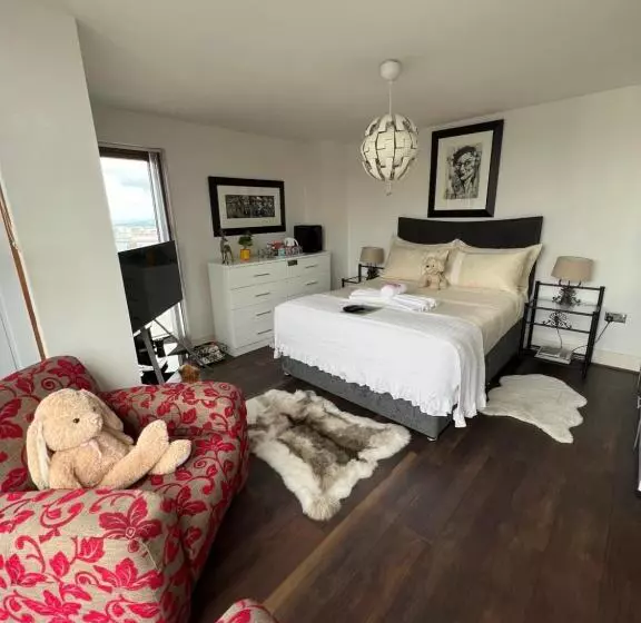 James Clow Bed & Breakfast