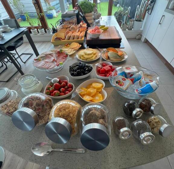 James Clow Bed & Breakfast