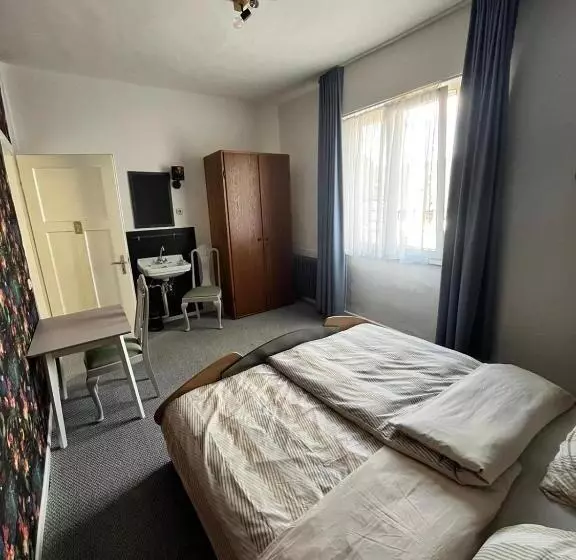 Hotelli Hostel Burg Hausen