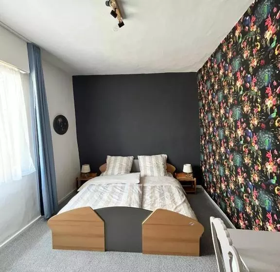 Hotelli Hostel Burg Hausen