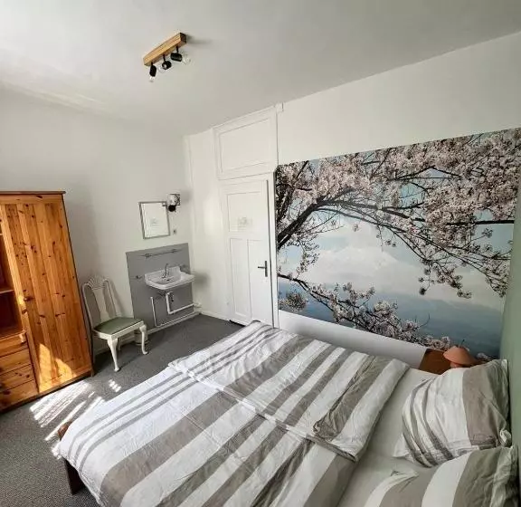 Hotelli Hostel Burg Hausen