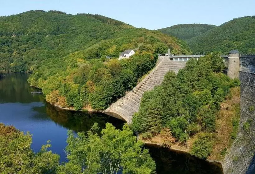 Hotelli Hostel Burg Hausen