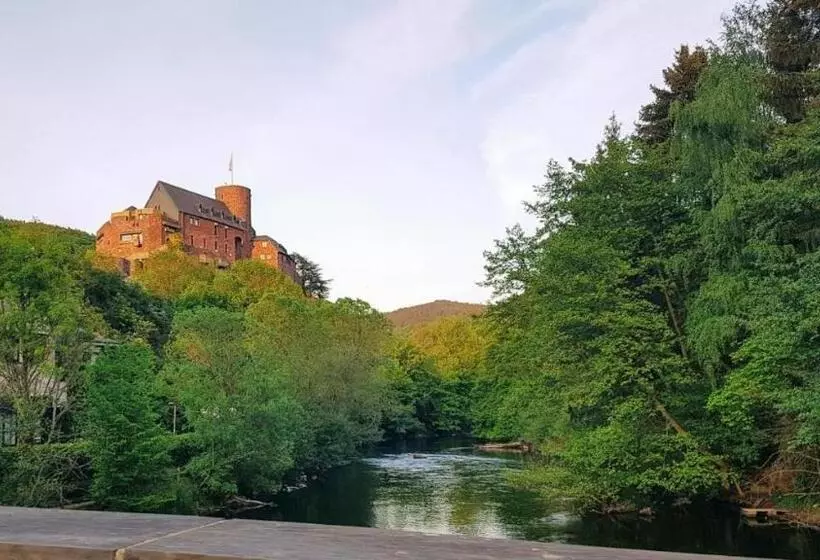 Hotelli Hostel Burg Hausen