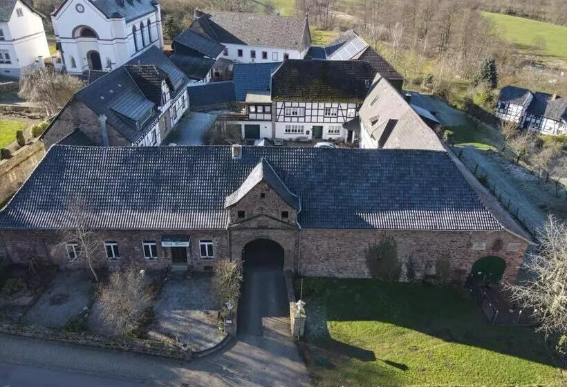 Hotelli Hostel Burg Hausen