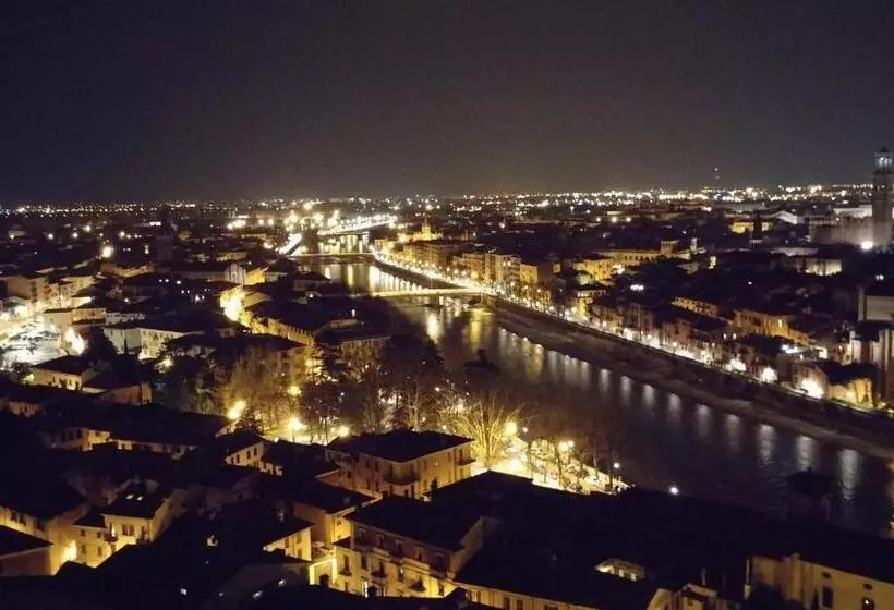 Aamiaismajoitus (B&B) Lovely Casa Paola Villlafranca Centro Zimmer Rooms