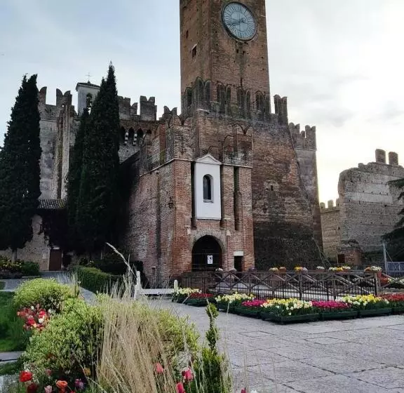 Aamiaismajoitus (B&B) Lovely Casa Paola Villlafranca Centro Zimmer Rooms