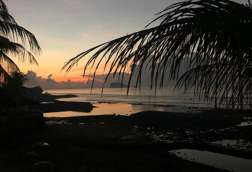 Ocean Suite By A&j   Exceptional Beachfront Apartment   Candidasa