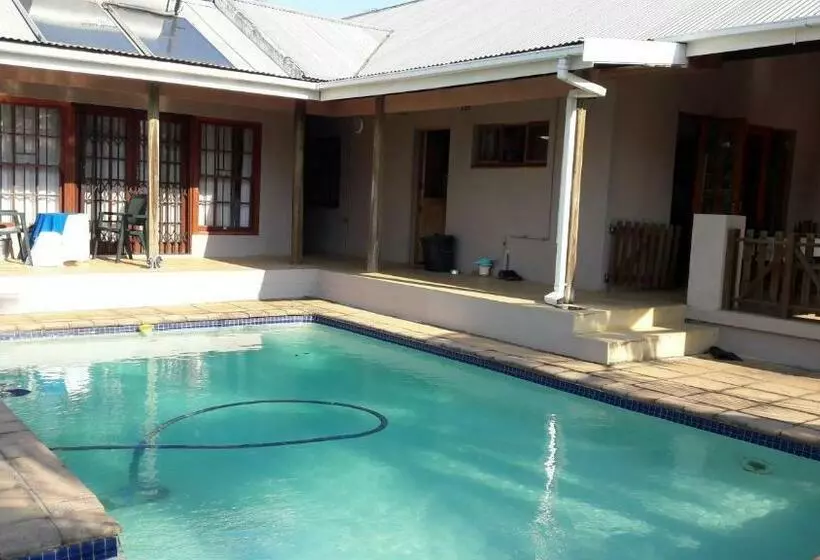 Majatalo Jacaranda Guesthouse