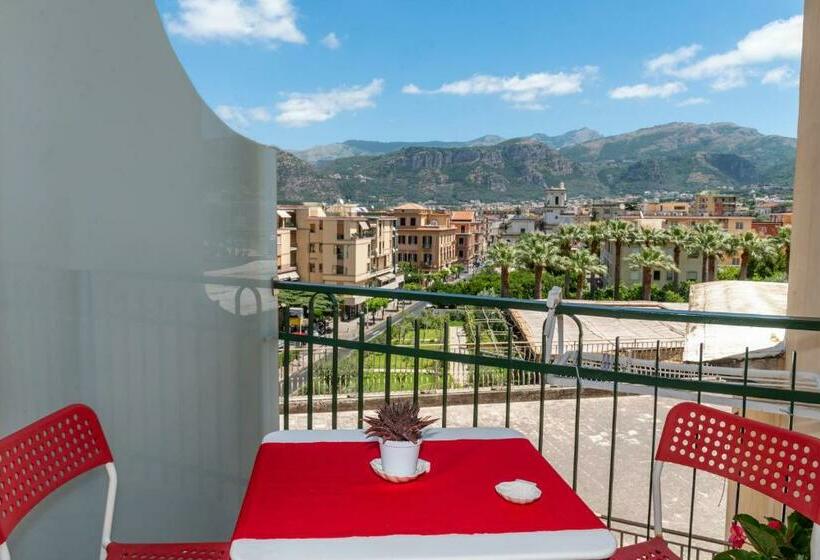 민박 Estate4home   Christal