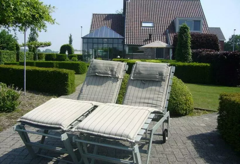 Aamiaismajoitus (B&B) De Moeraseik