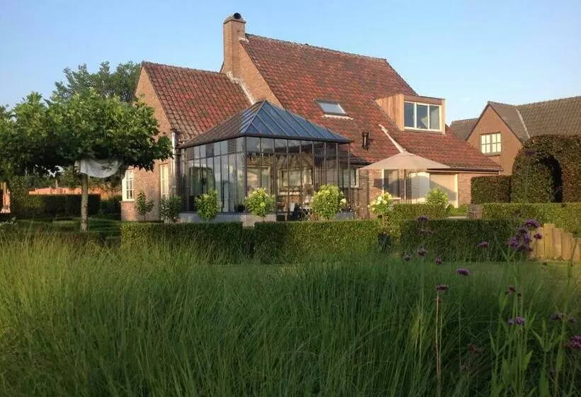 Aamiaismajoitus (B&B) De Moeraseik