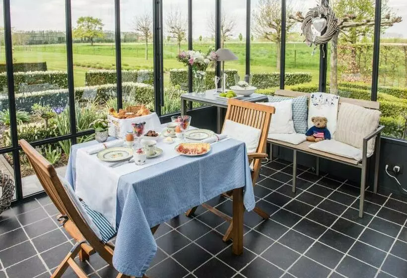 Aamiaismajoitus (B&B) De Moeraseik