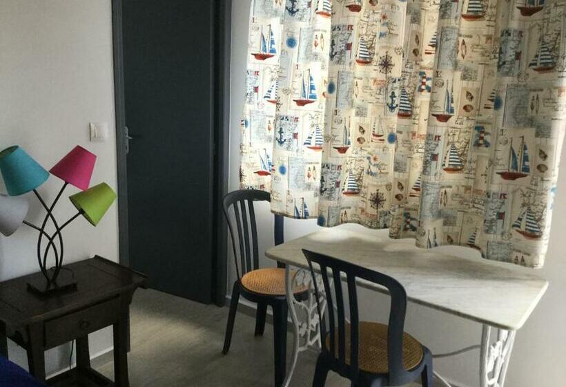 تختخواب و صبحانه La Marine