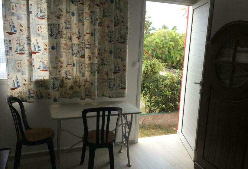 تختخواب و صبحانه La Marine