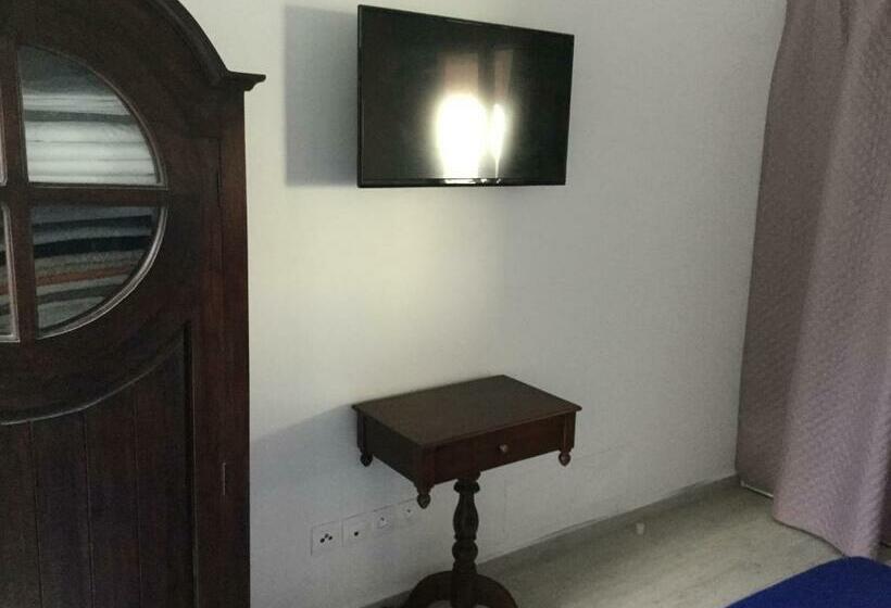 تختخواب و صبحانه La Marine