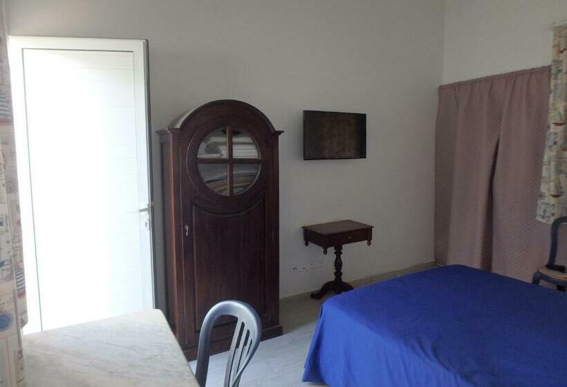 تختخواب و صبحانه La Marine