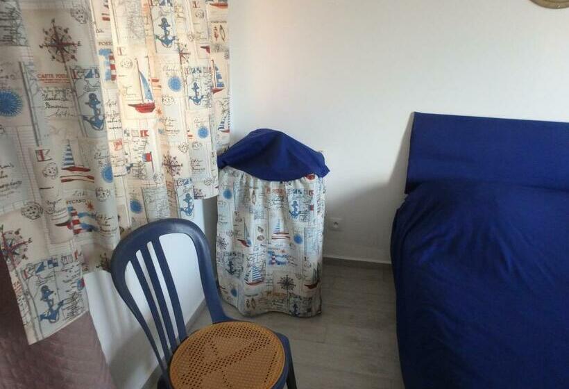 تختخواب و صبحانه La Marine