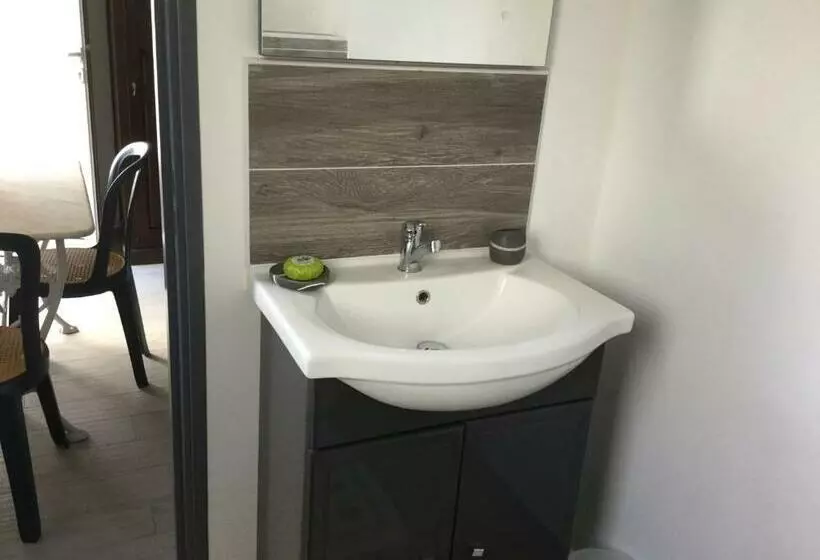 تختخواب و صبحانه La Marine