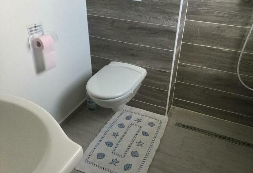 تختخواب و صبحانه La Marine