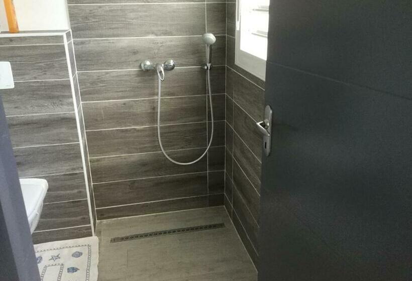 تختخواب و صبحانه La Marine