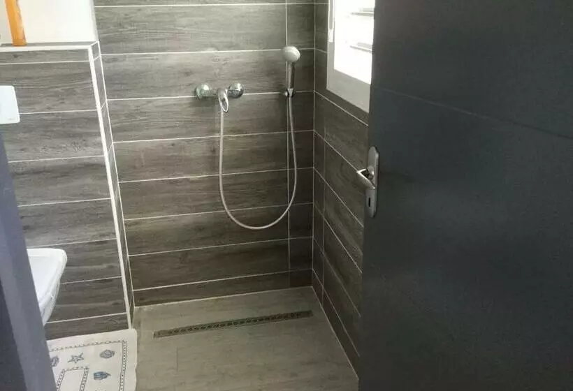 تختخواب و صبحانه La Marine