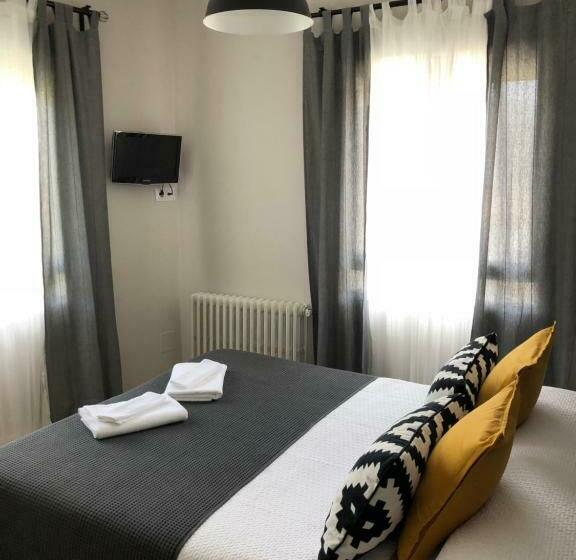 تختخواب و صبحانه Pensión Fernández