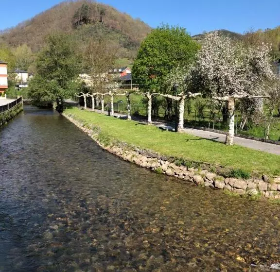 ベッドアンドブレックファースト Pensión Fernández