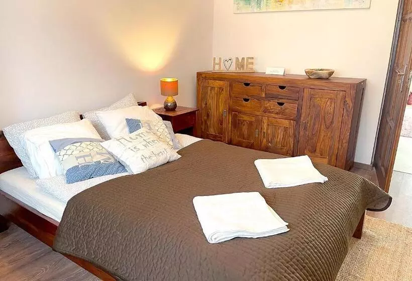 Majatalo Full Garden House At Heroes Square