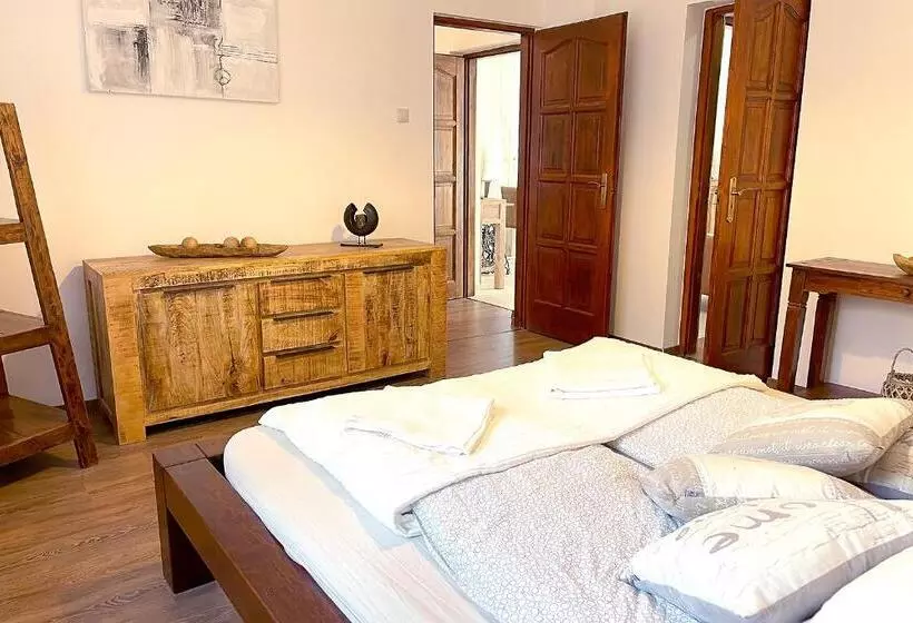 Majatalo Full Garden House At Heroes Square