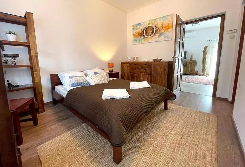 Majatalo Full Garden House At Heroes Square