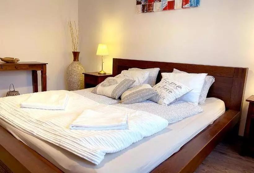 Majatalo Full Garden House At Heroes Square