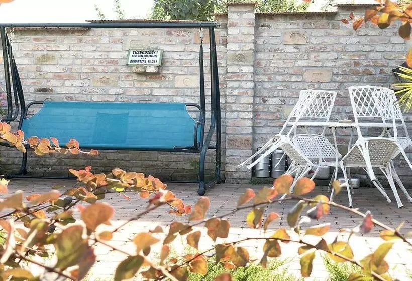 Majatalo Full Garden House At Heroes Square