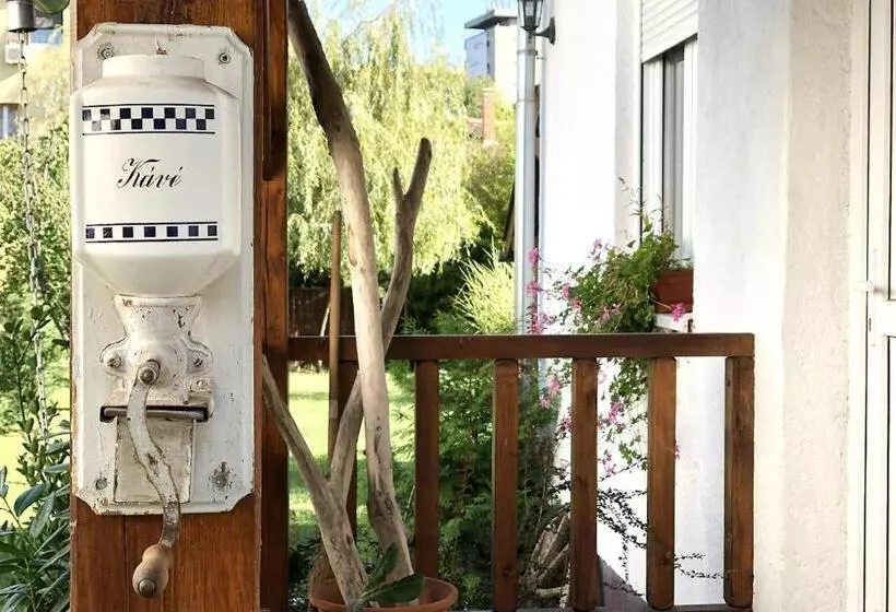 Majatalo Full Garden House At Heroes Square