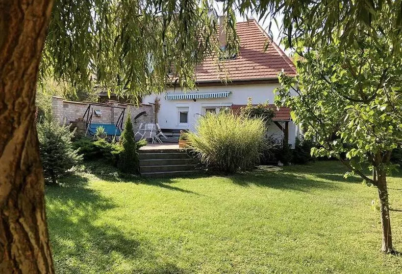 Majatalo Full Garden House At Heroes Square