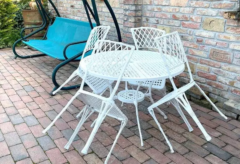 Majatalo Full Garden House At Heroes Square